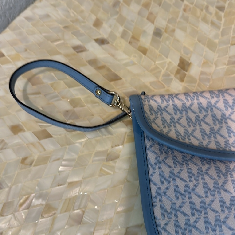 Michael Kors wristlet - Picture 4 of 8